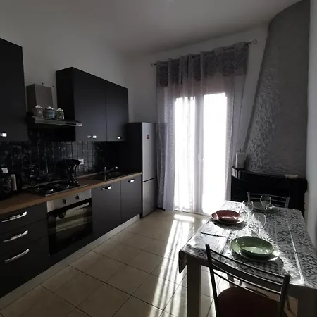 Pm 6 Via Vittorio Veneto דירה קאסטלסארדו